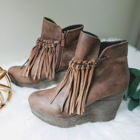 sbicca wedge booties